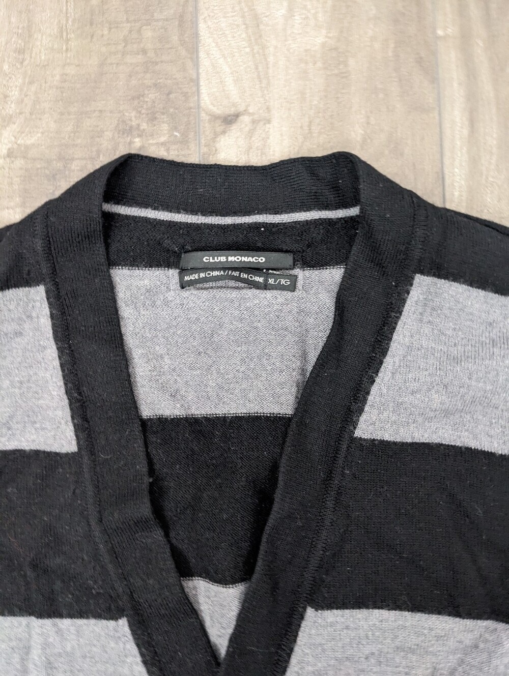 Club Monaco Men's Cardigan Size XL Grey Black Striped 100% merino wool - Picture 5 of 9
